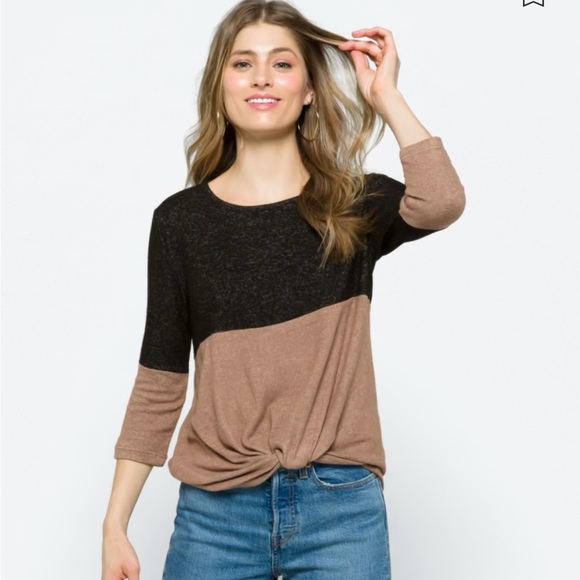 Market and spruce front twist knot top - Picture 3 of 3